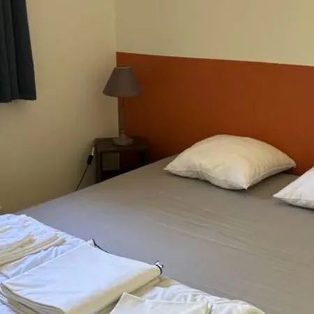 Confortable - 4 Pers. - Api-1-52-2527 Kamp alanı