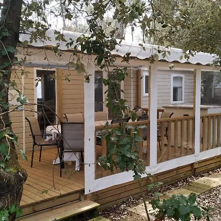 Kamp alanı Confortable - 4 Pers. - Api-1-52-2527 *
